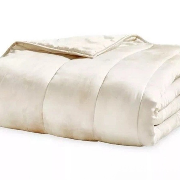 Michael Aram Cream Quilted Bedding. Full/Queen - Picture 2 of 3